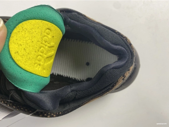 GY0189 V3 YEEZY 700 ADIDAS 0923